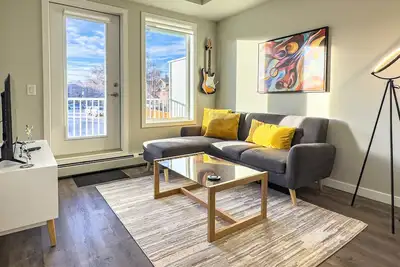 Image de Good vibes in Calgary! 1Bdrm 1Bth | Free parking