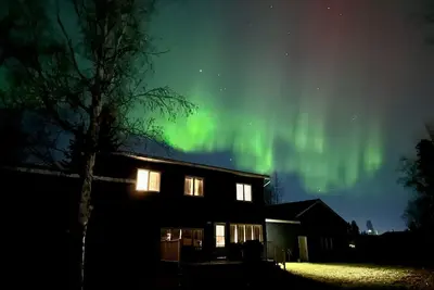 Image de Modern Aurora Retreat 5b4b w/Basketball Court