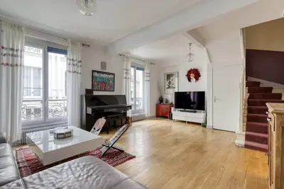 Image de Large Duplex Flat in a Courtyard - Trendy Paris 10