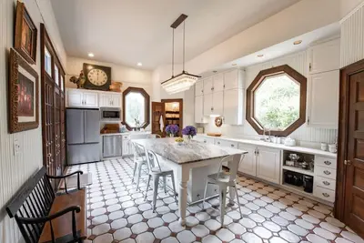 Image de Luxury Stay Complete W\/ Sourdough Bread Experience