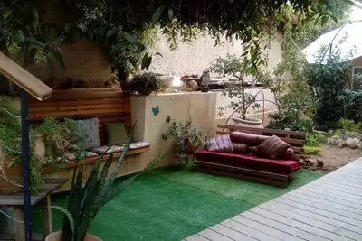 Image de Garden apartment, 3 bedrooms and a living room with a garden next to the beach.