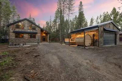 Image de Barrel Sauna! Hot Tub! Game Room! Ooni Pizza Oven! Brand New!