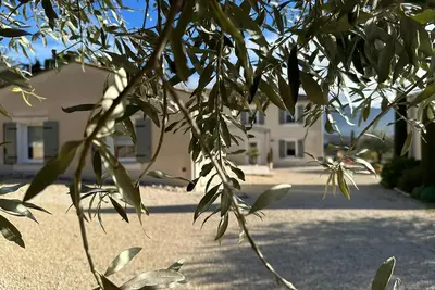 Image de Dépendance D'une Maison de Campagne en Drôme Provençale Face au Mont Ventoux
