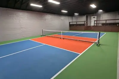 Image de Cozy lake house w/ pickleball court