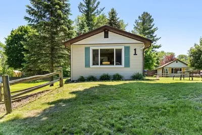 Image de Unwind by Chippewa Lake—w/ indoor pickleball court!