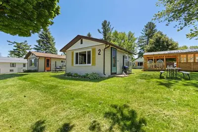 Image de Lakefront Cabin for Two w/ Pickleball