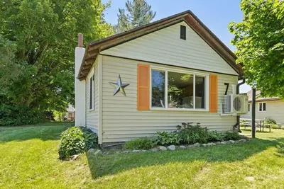 Image de Chippewa Lake cabin w/ pickleball court!