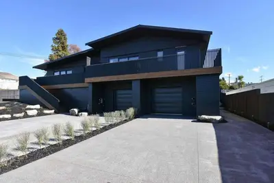 Image de The Old Datsun | Side by Side Luxury Townhouses