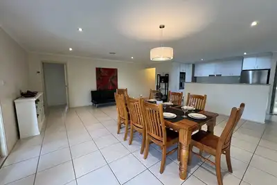 Image de Spacious cheerful and comfortable family home