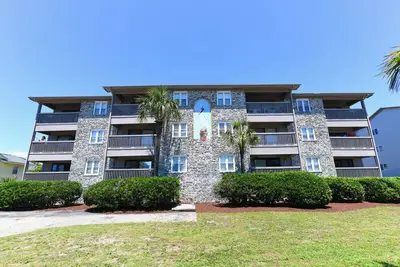 Image de 2nd row 2 Br Condo with a Shared Pool! Pelican Pass 301a