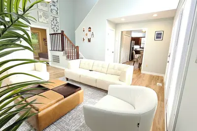 Image de Cozy retreat minute away to mountain escape! ! w/Fireplace