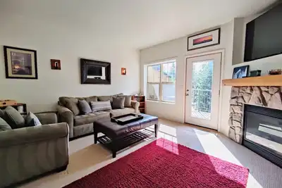 Image de Chalet 92 at the Official Collins Lake Resort