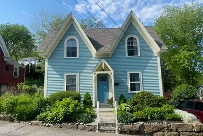 Image de Victorian home, family and pet friendly close to beaches, harbor, restaurants