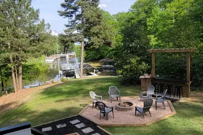 Image de Charming waterfront in a quaint cove. Linens provided. Close to stores & dining.
