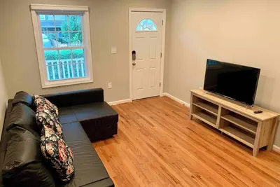 Image de Rare 2Bed 2Bath House - 6 min walk to metro