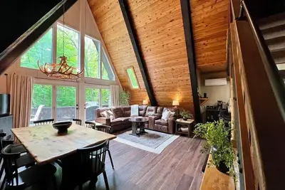 Image de Shanty Creek A Frame-Close to Torch Lake-Fire pit-Shuffleboard-1 King bed