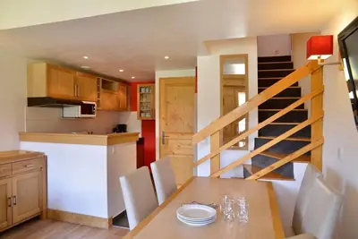 Image de 4ème étage, balcon, cheminée ou poêle à bois, télévision, casier à ski, 52m², La Plagne