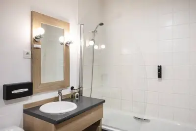 Image de 3ème étage, vue pistes de ski, balcon, télévision, casier à ski, 53m², La Plagne