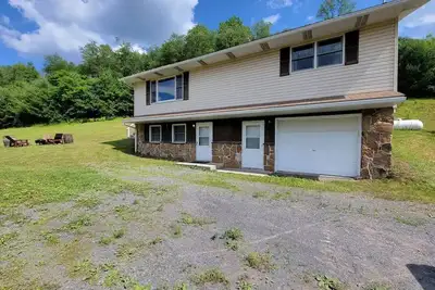 Image de 15 Minutes to Deep Creek Lake and Ski Resort. 8 Wooded Acres. Pet-Friendly.