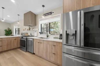 Image de Modern Pine -  Walk to Bear Mtn, Close to Village, Mountain Top Views