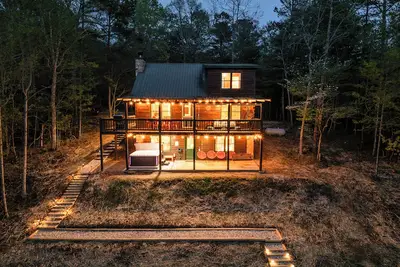 Image de Fall Splendor, Mountains, Views, HotTub, Fire Pit, Applepicking, 15 mins to Blue Ridge