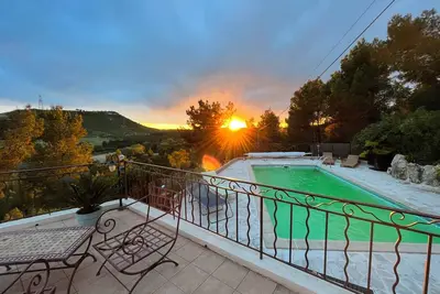 Image de Luxus-hideaway fĂĽr 7 Pers mit Privatpool und Traumblick im Herzen der Provence