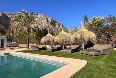 Image de Privacy and stunning views, Villa Montgo Valls!