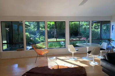 Image de Secluded furnished 3/2 home on Napa Creek, 20 min walk to heart of downtown. \n