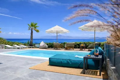 Image de Brand New Beachfront Villa with Private Pool right on the sea