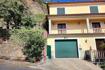 Image de Gomes House, \nbreathtaking taking mountain and ocean views.