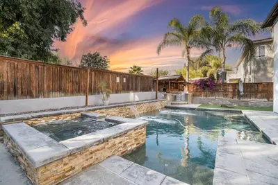 Image de King Bed Temecula Getaway! Amazing Pool & Theatre