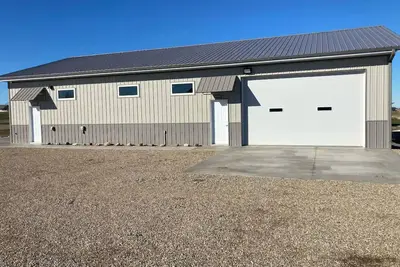 Image de Newly built in Devils Lake, Perfect for Fishing or Relaxing.