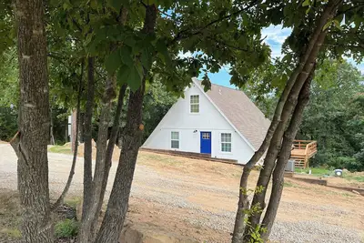 Image de Unique A-Frame cabin at Lake Eufaula that is completely renovated!