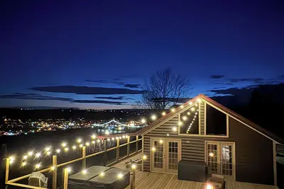 Image de Peaceful cabin with spectacular river and scenic views.