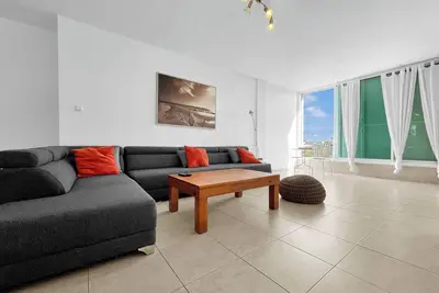 Image de Expansive Beachside Retreat – 2. 5br/2ba, Prime Location!