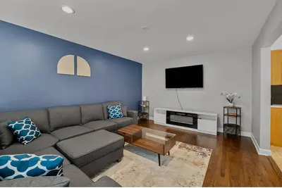Image de Spacious, Sunny and Clean Apartment 25 min from Downtown Chicago