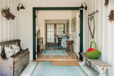 Image de A Wine Country Pond House