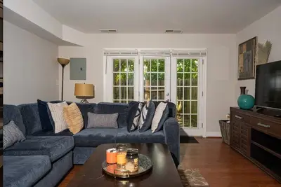 Image de Cozy 2 Bedrooms and 2 Baths Condo