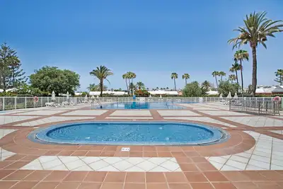 Image de Maison de vacances \"Bungalow Tranquilo y Familiar\" avec piscine partagée et Wi-Fi