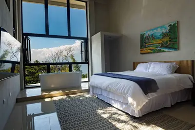 Image de Casa Verapaz: Exclusive Rental of 2 Luxurious Apartments - Full Property!