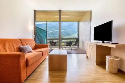 Image de Appartement 'Kortscherhof Depandance Apt 1' avec vue sur les montagnes, terrasse privée et Wi-Fi