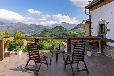 Maison de vacances 'La Terraza De Onís' avec vue sur les montagnes, terrasse privée et Wi-Fi