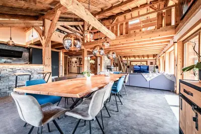 Image de Chalet \"Le Perray Alpine Lodge\" avec vue sur les montagnes, terrasse privée et Wi-Fi