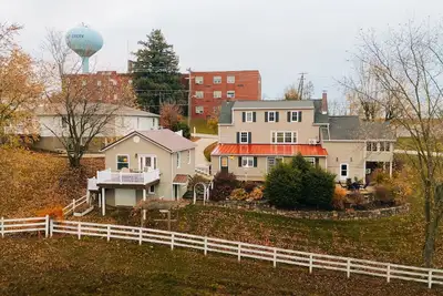 Image de Horizon Haven | Family Getaway in Amish Country w/ Big Views + 3 min walk to food & shops