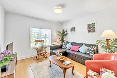 Image de Executive Suite - Prime Location - Sleeps 6 - Downtown