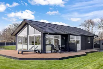 Image de \"Hedvig\" - 70m from the sea by Interhome