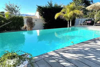 Image de Belle Villa Avec Piscine Chauffée Placée aux Carrefour des Plus Belles Plages
