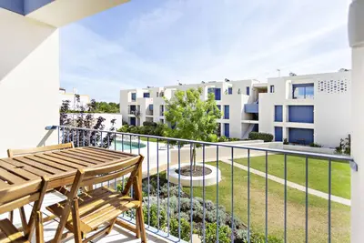 Image de Un refuge, vue jardin/piscine