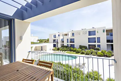 Image de Charmant avec vue sur la piscine