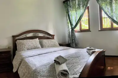 Image de Charming private room and bathroom with waterfall shower in guesthouse